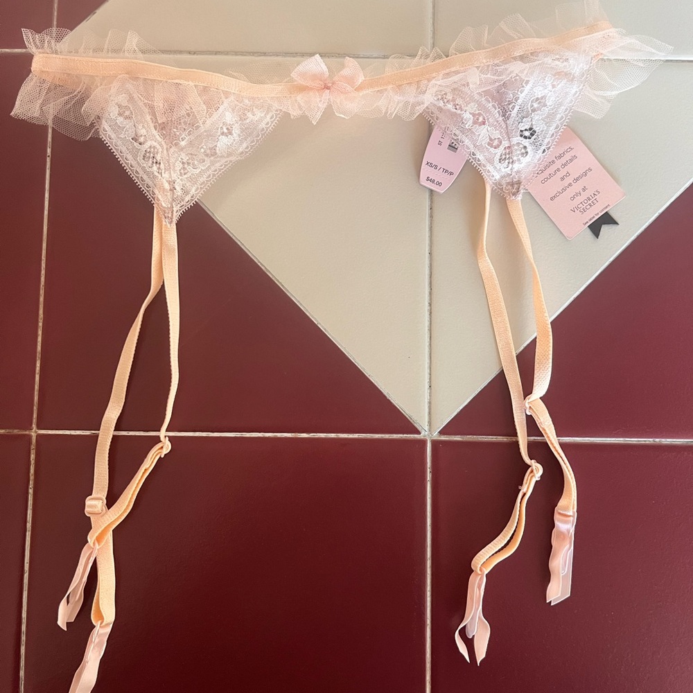Victoria’s Secret Pastel Pink Lace Garter Belt, NWT, XS/S